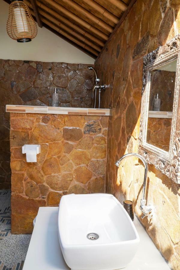 Bamboo Bali Hill Bungalows 아메드 외부 사진