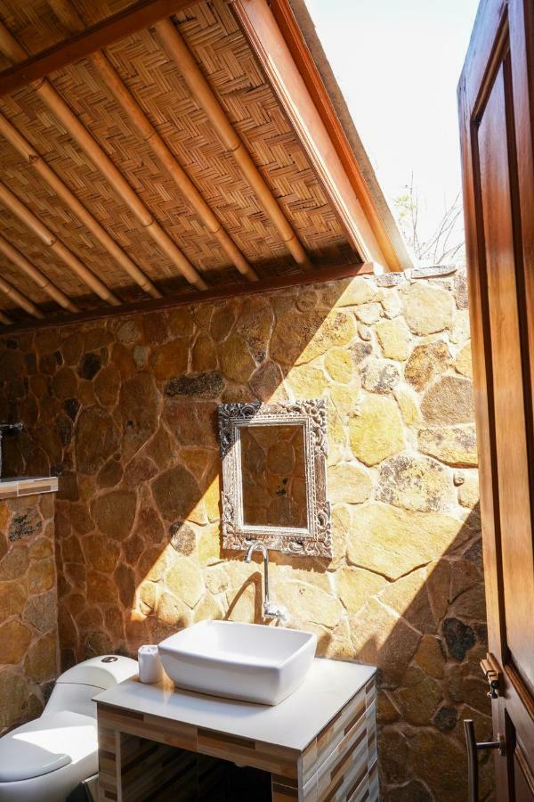 Bamboo Bali Hill Bungalows 아메드 외부 사진